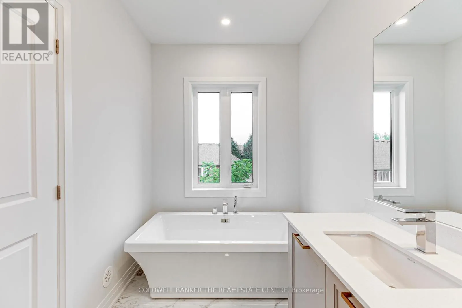 549 NEW ENGLAND COURT