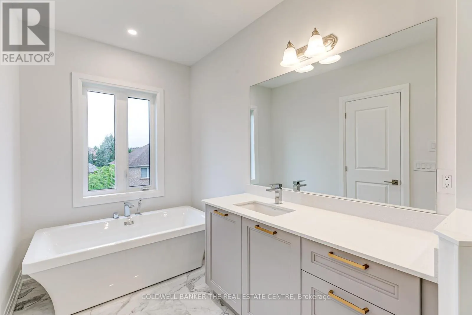 549 NEW ENGLAND COURT