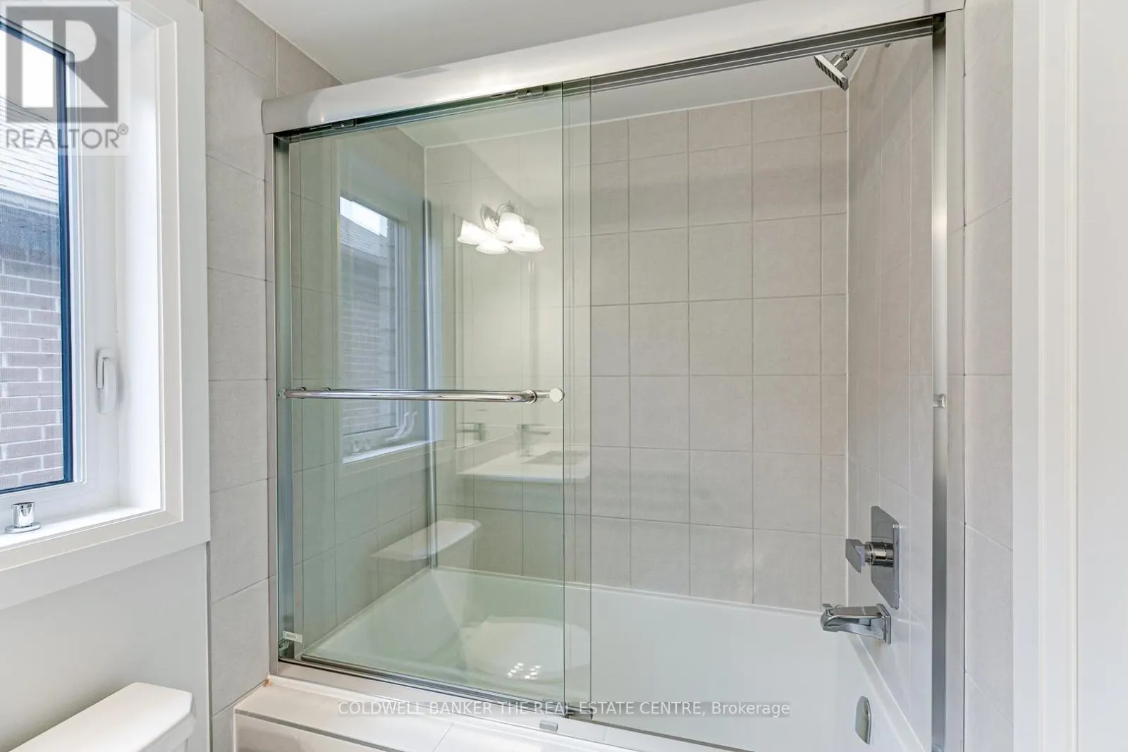 549 NEW ENGLAND COURT