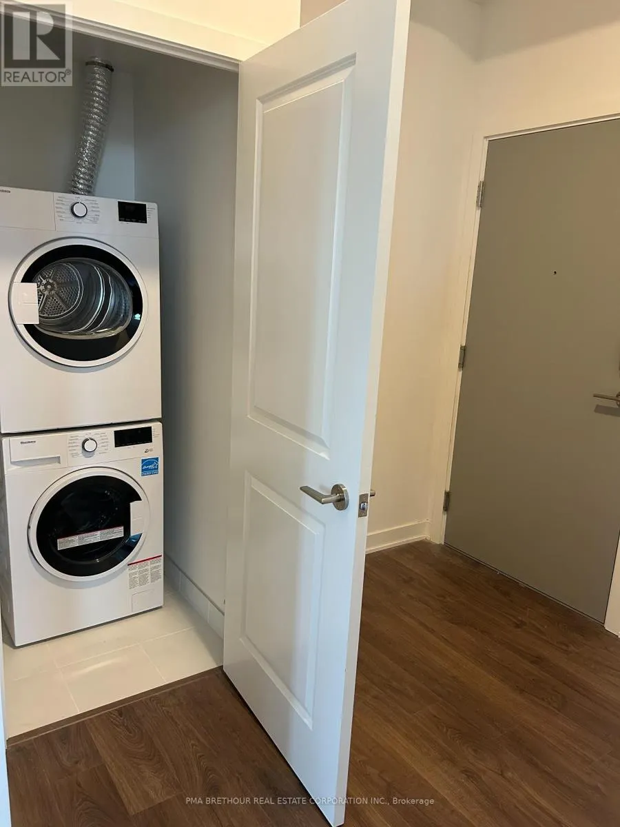 B-PH09 - 50 UPPER MALL WAY