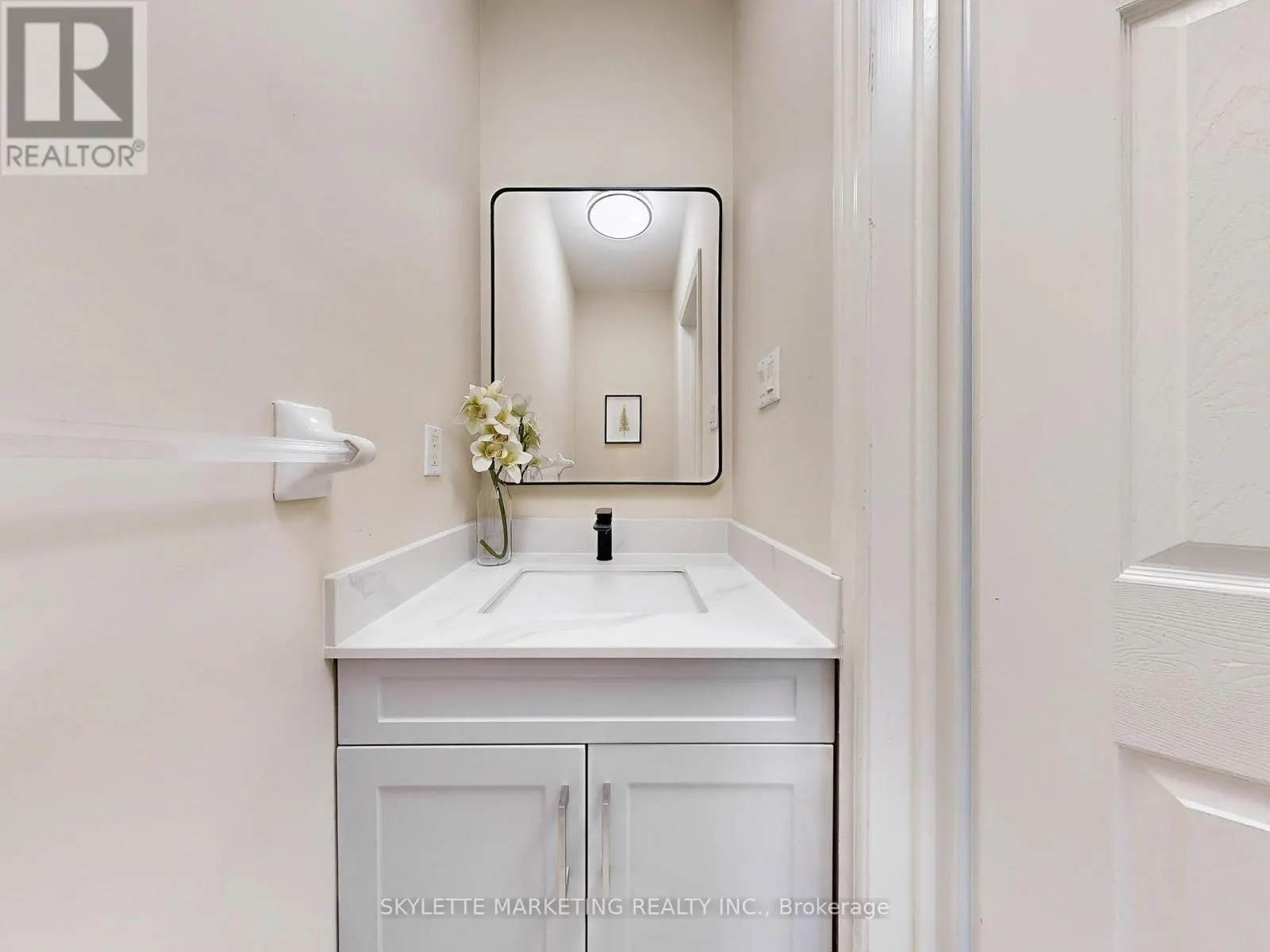 28 GARLAND CRESCENT S