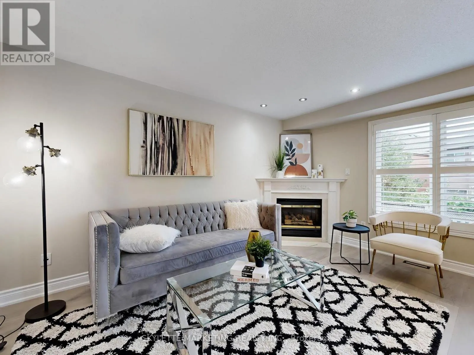 28 GARLAND CRESCENT S