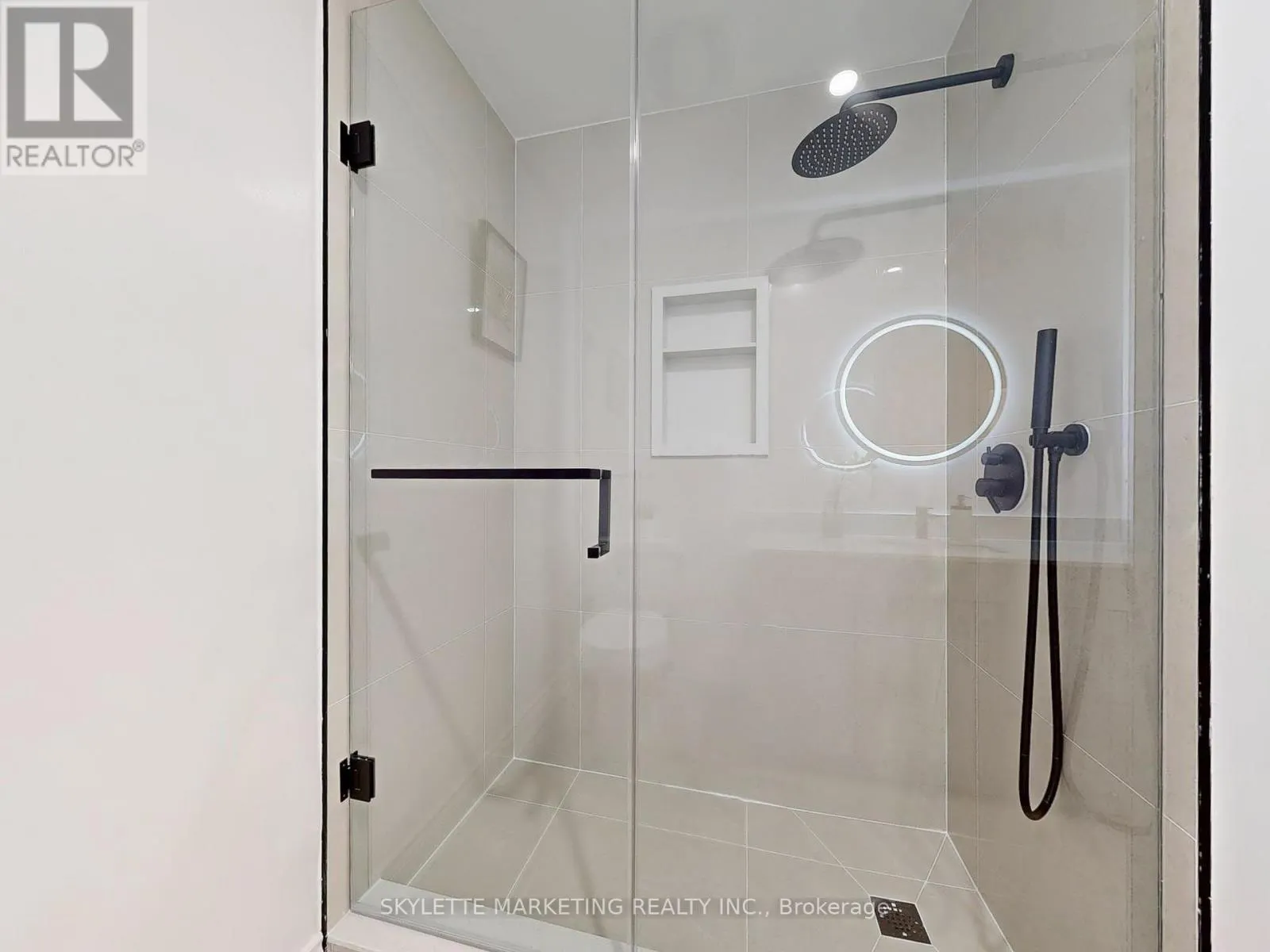 28 GARLAND CRESCENT S