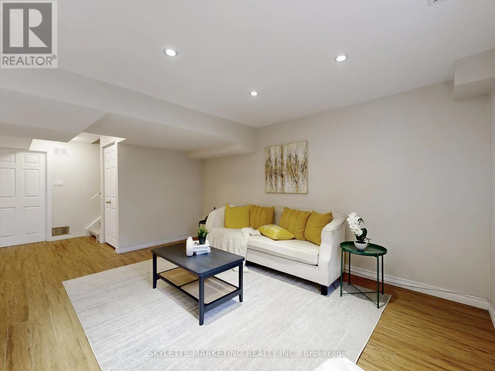 28 GARLAND CRESCENT S