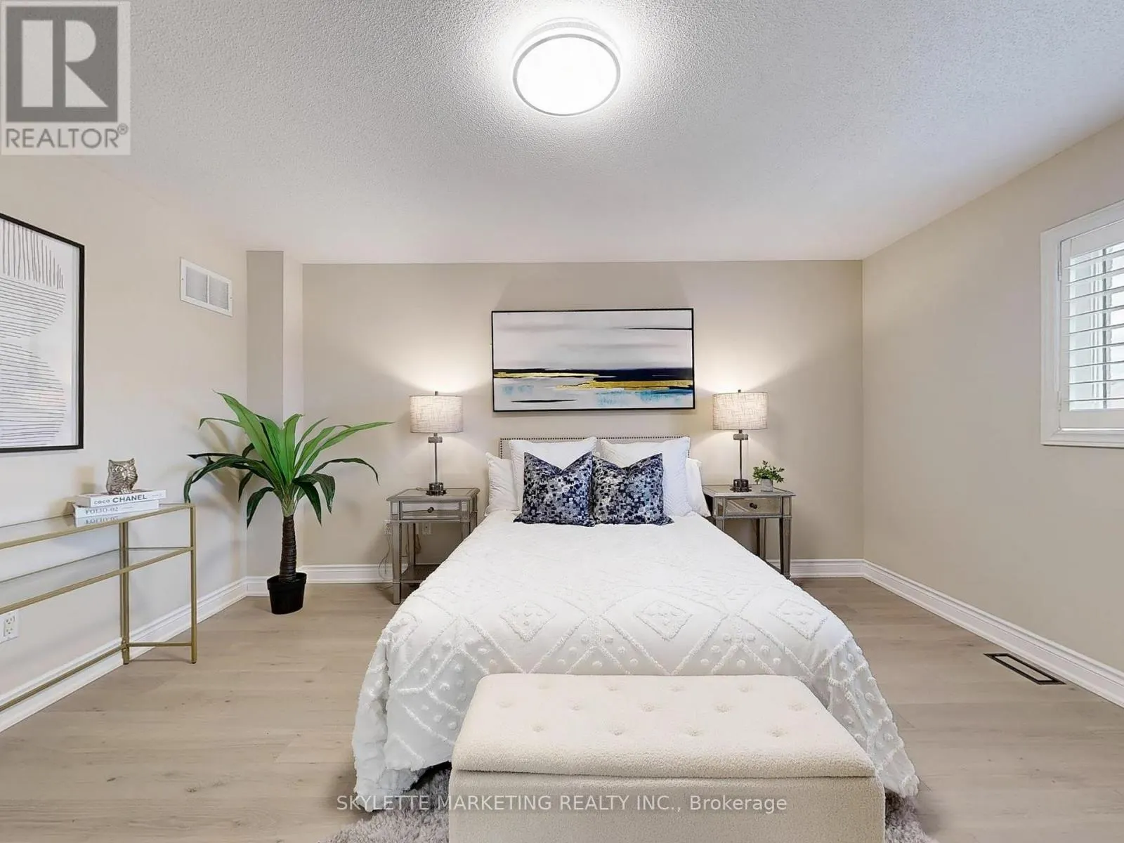 28 GARLAND CRESCENT S