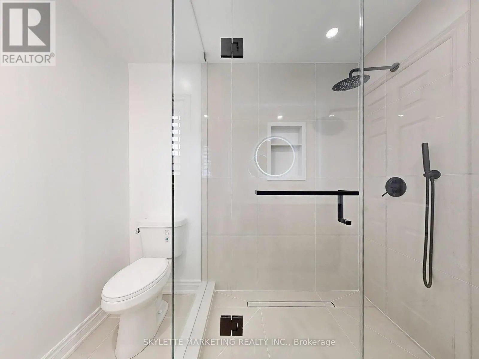 28 GARLAND CRESCENT S