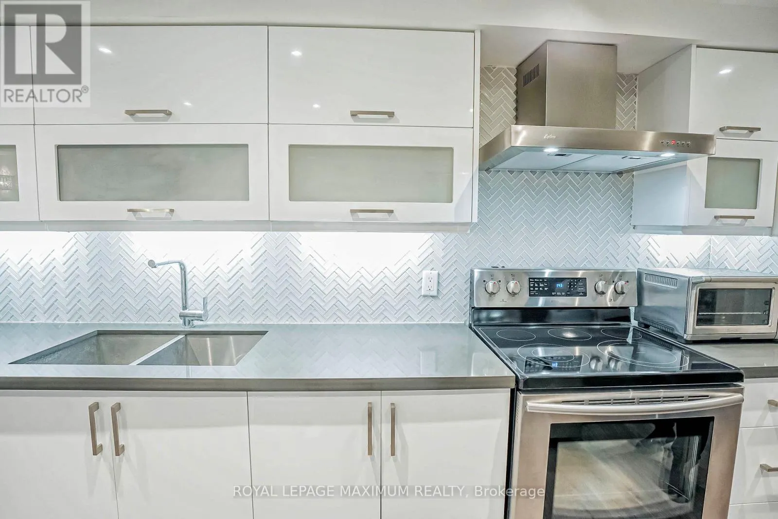 19 CORNER BROOK CRESCENT