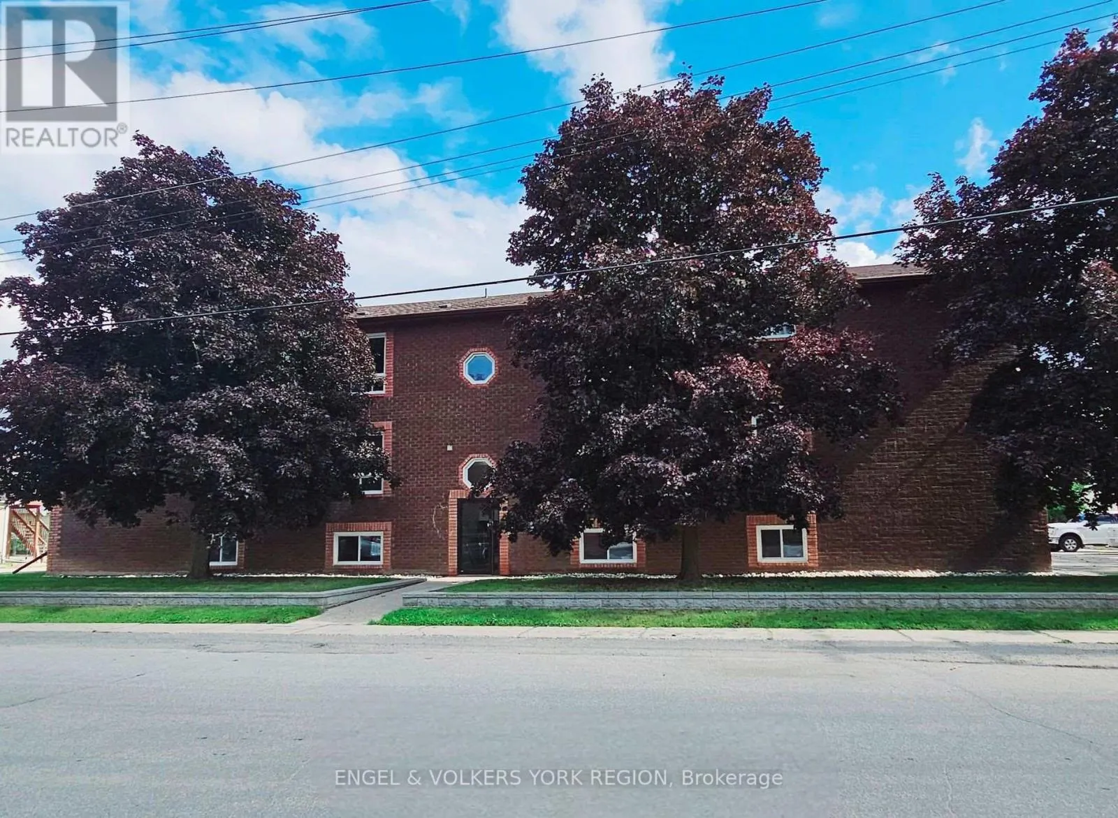 3 - 86 CURTIS STREET