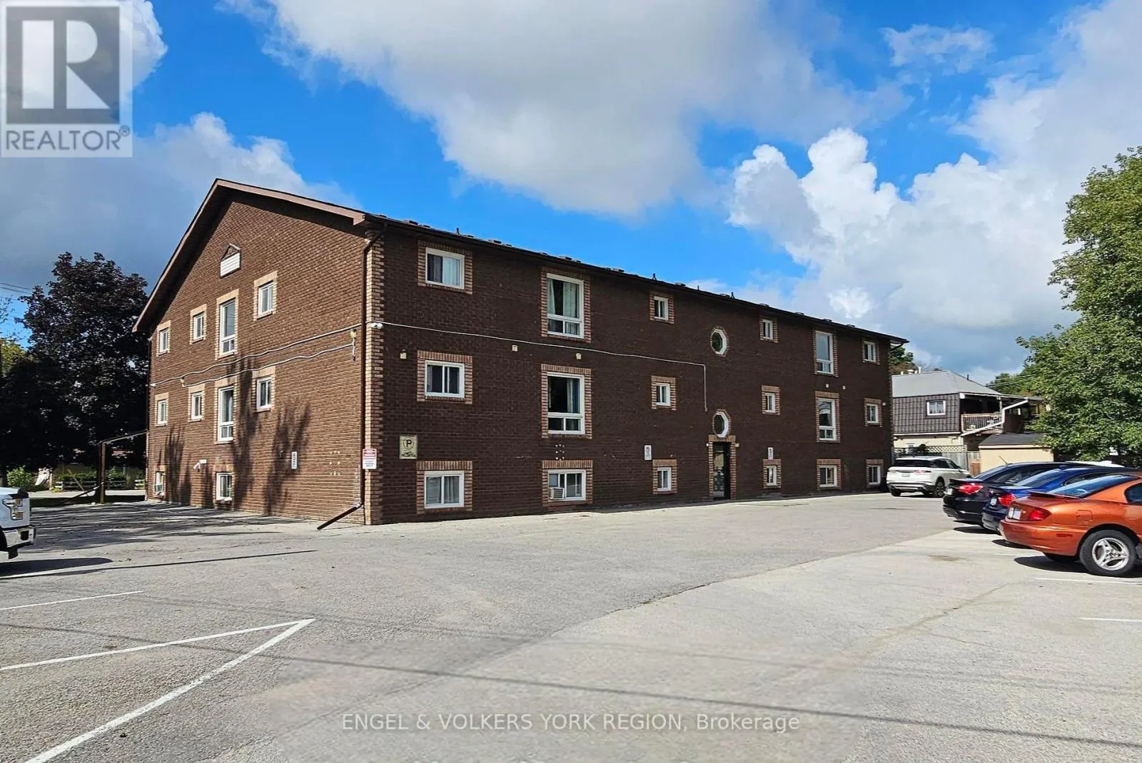 3 - 86 CURTIS STREET