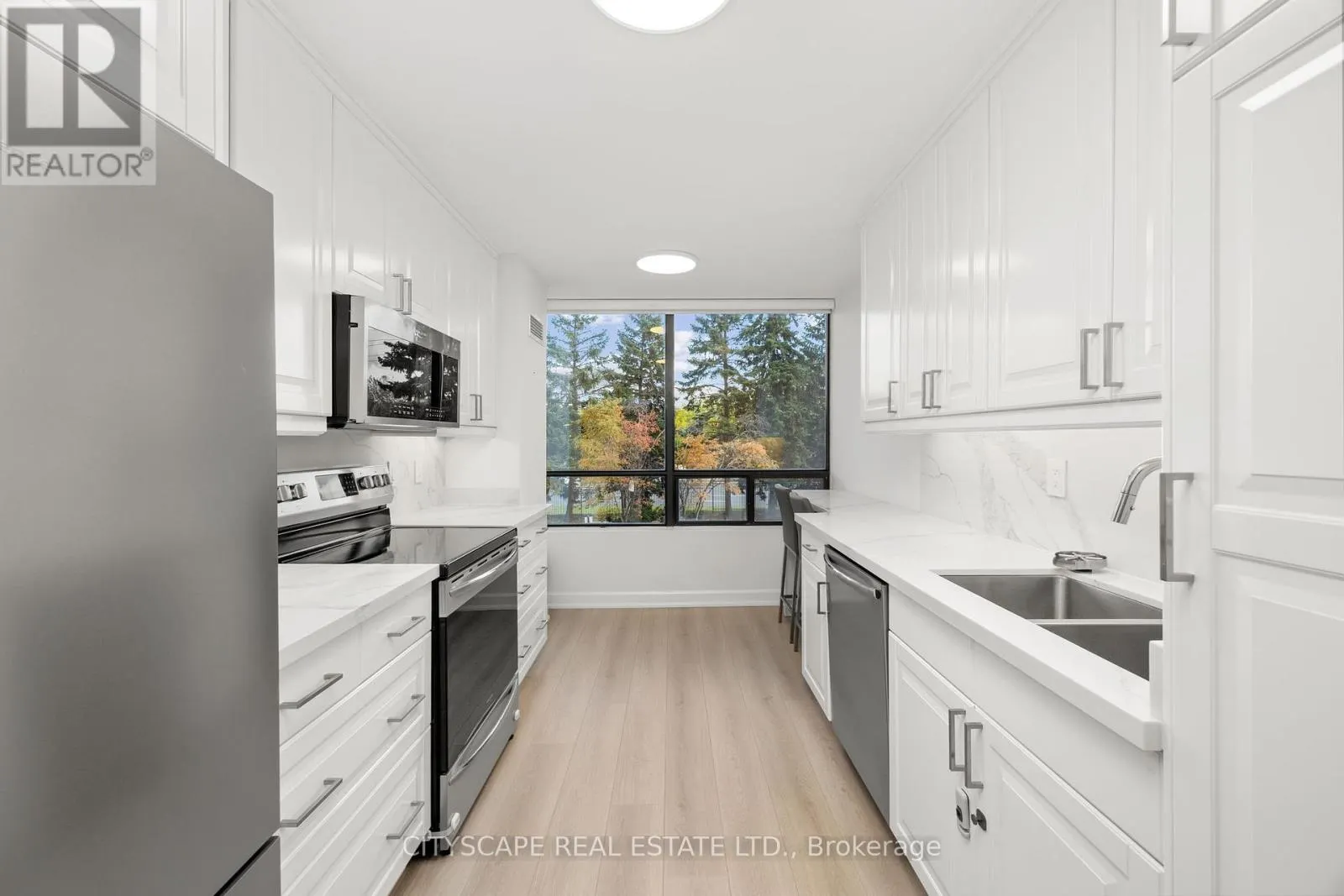 209 - 7460 BATHURST STREET