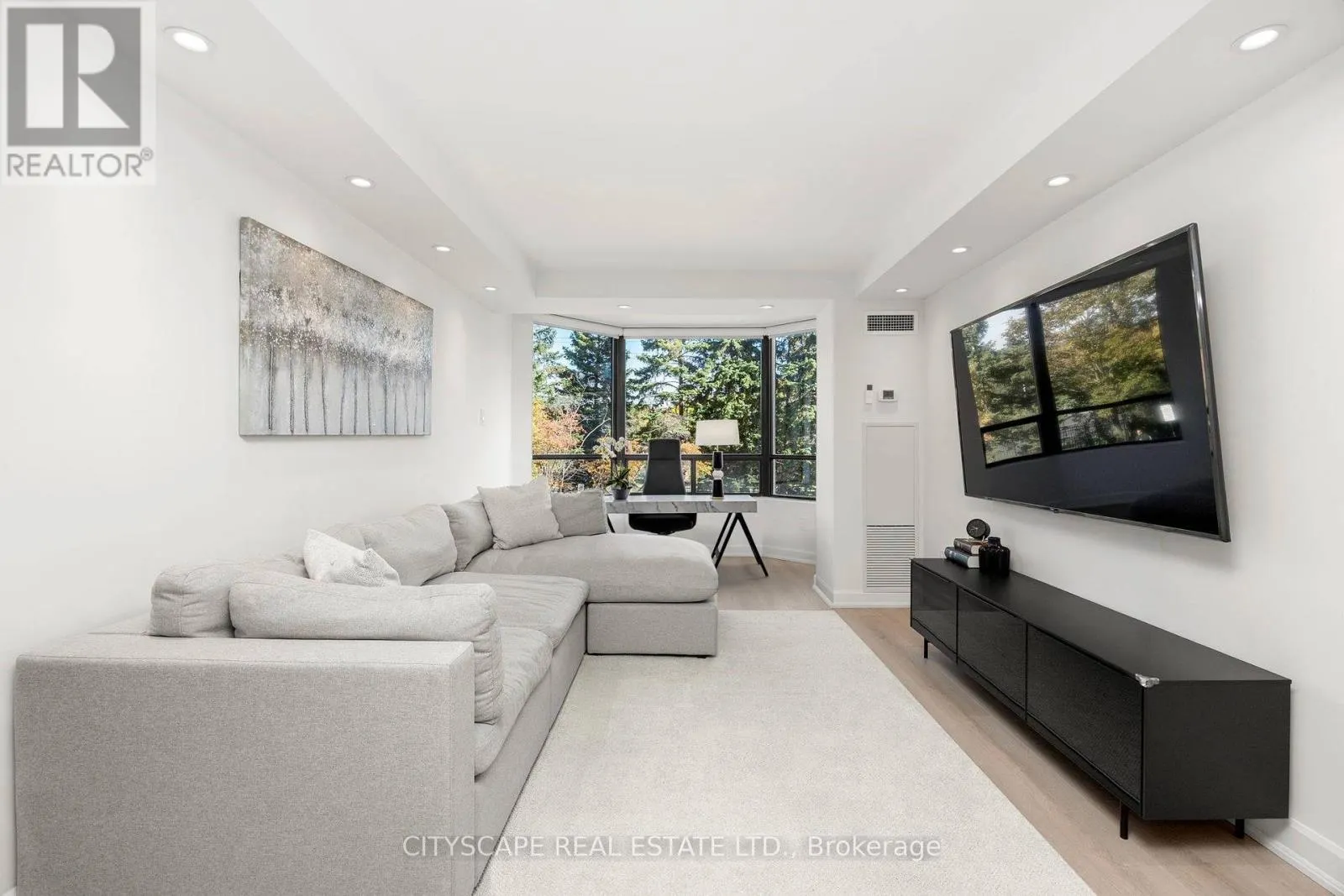 209 - 7460 BATHURST STREET