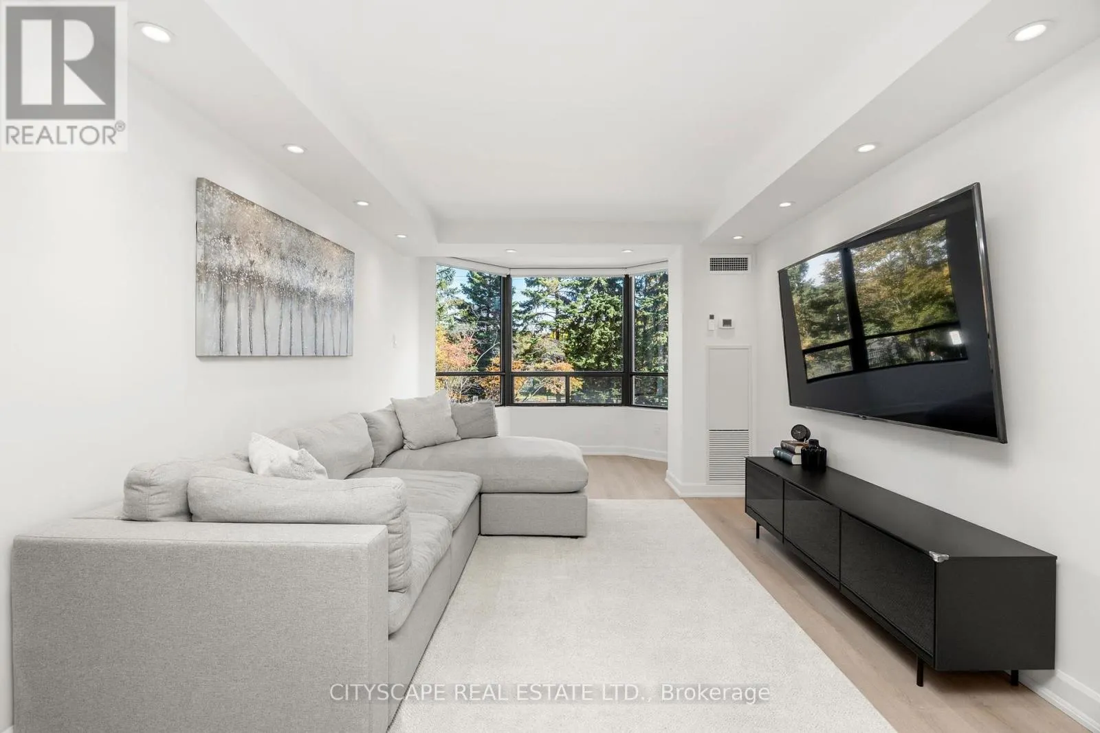 209 - 7460 BATHURST STREET