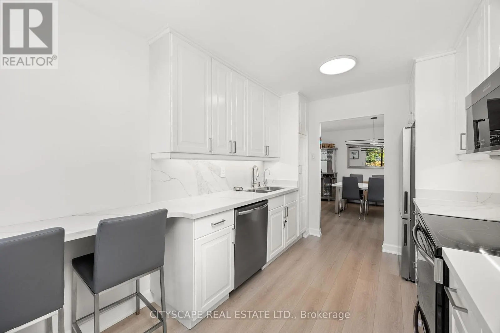 209 - 7460 BATHURST STREET