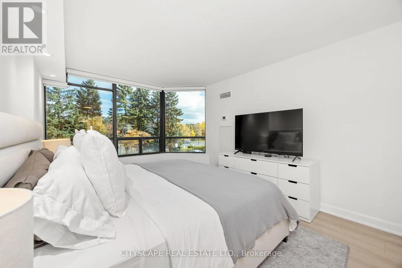 209 - 7460 BATHURST STREET