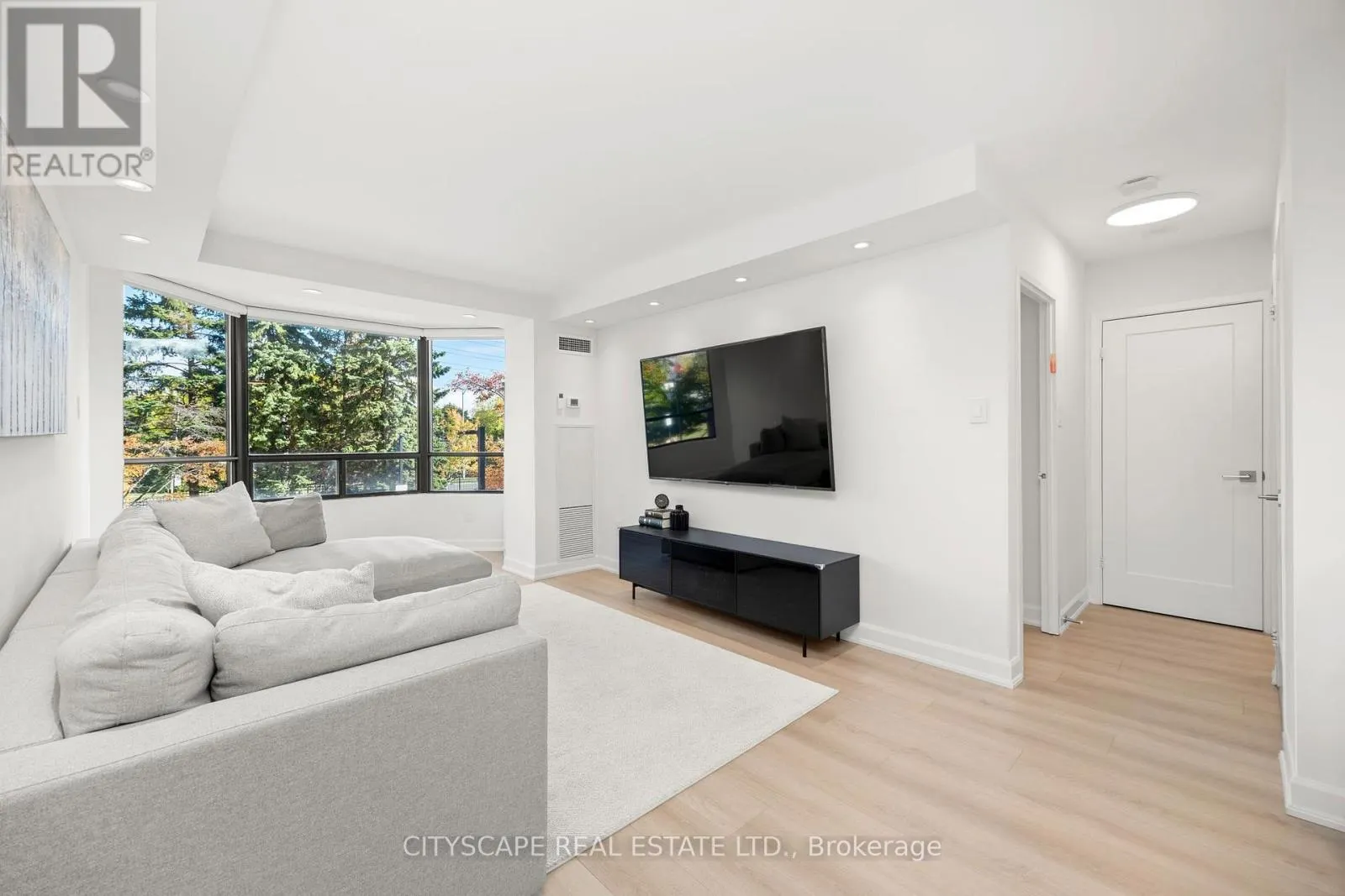 209 - 7460 BATHURST STREET