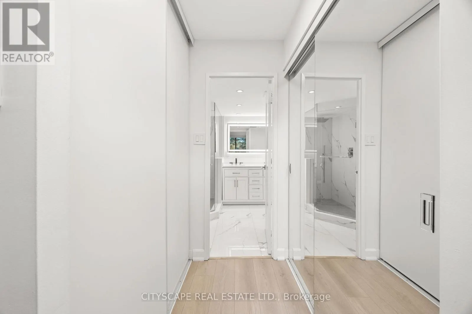 209 - 7460 BATHURST STREET