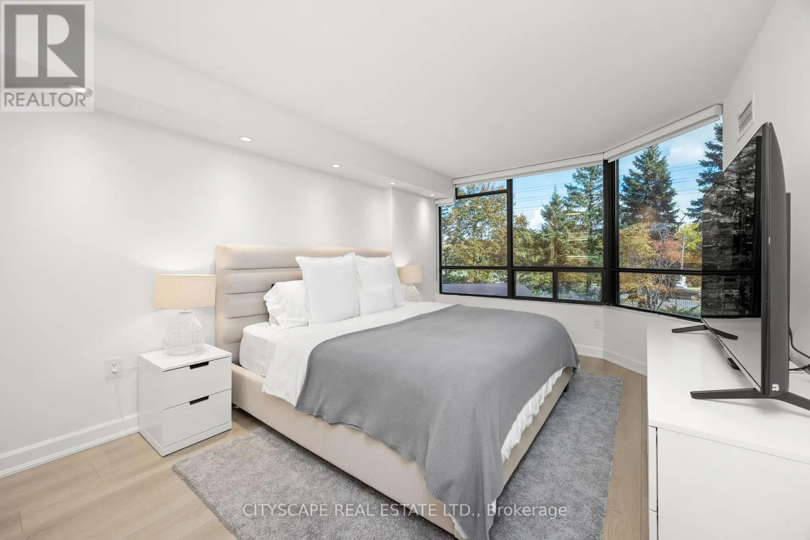 209 - 7460 BATHURST STREET