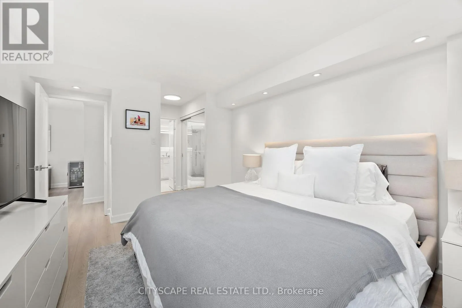 209 - 7460 BATHURST STREET