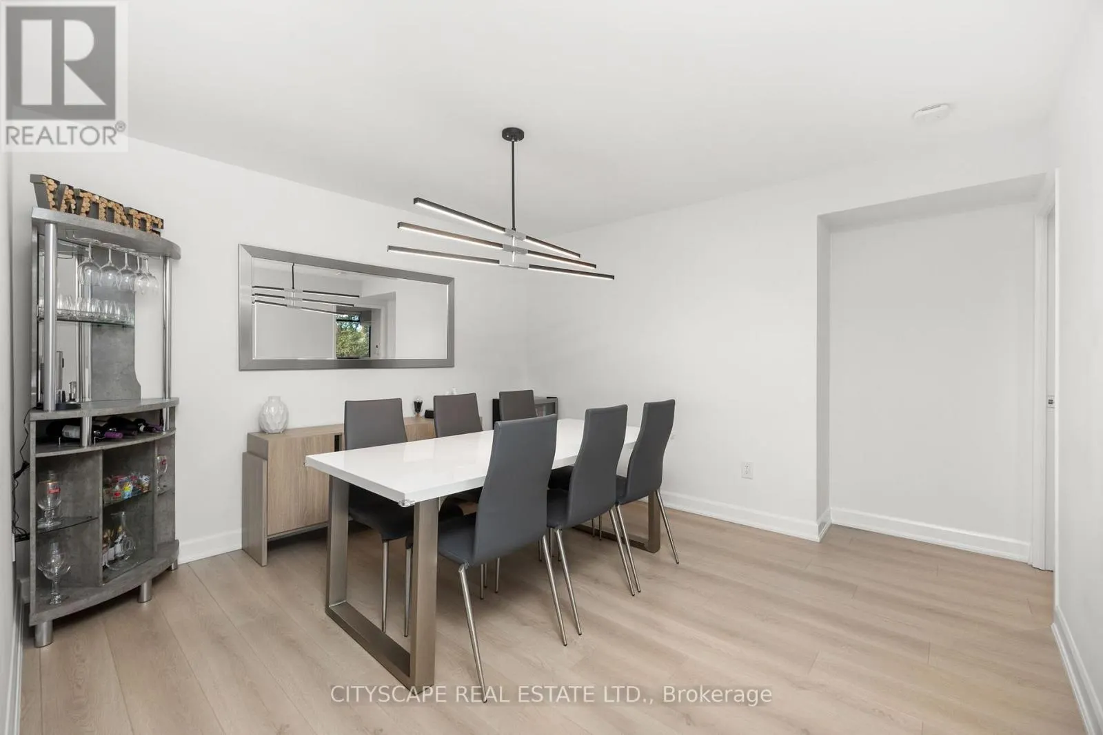 209 - 7460 BATHURST STREET