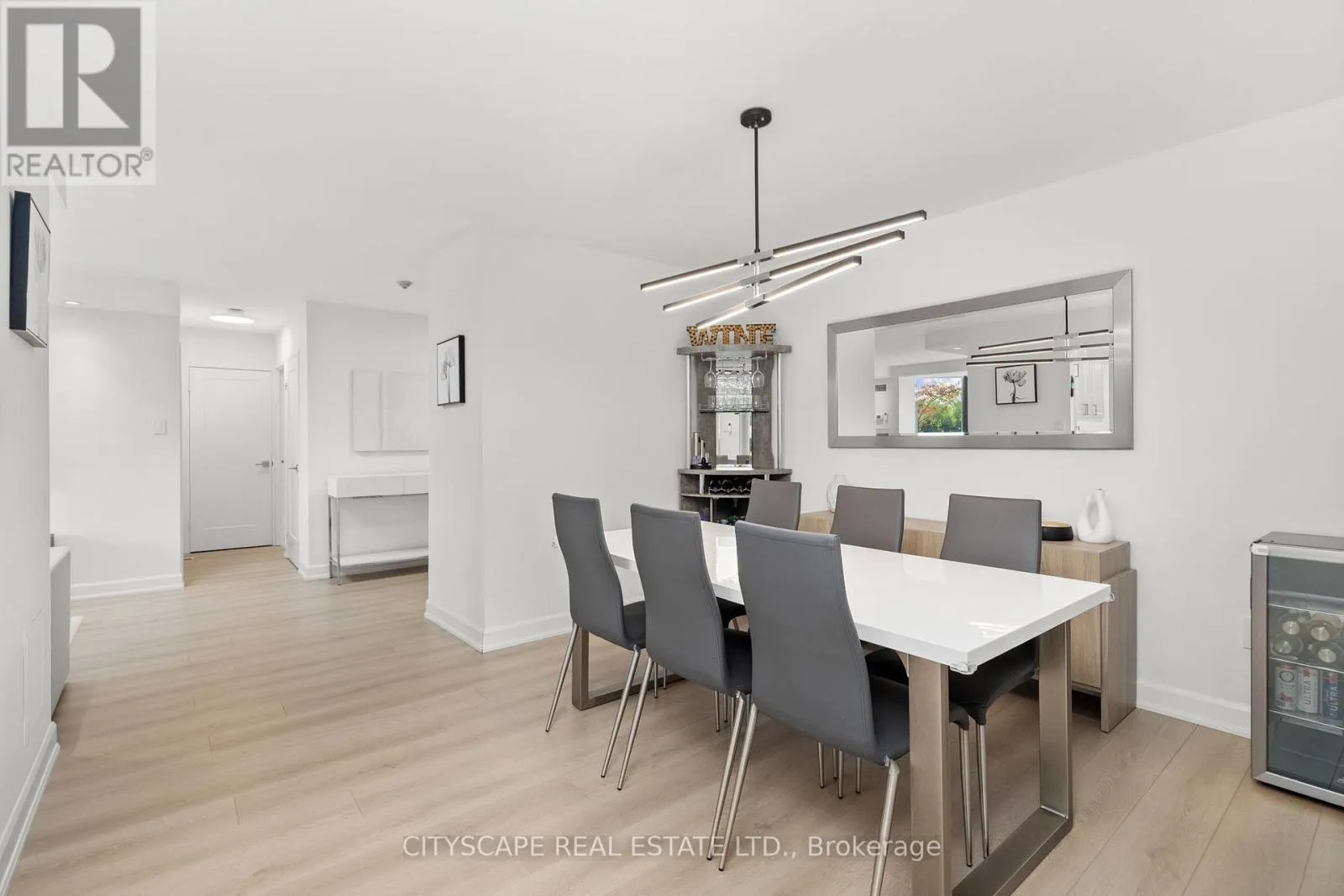 209 - 7460 BATHURST STREET