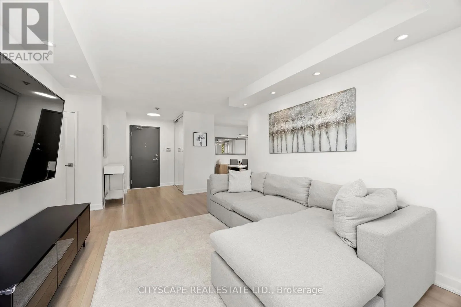 209 - 7460 BATHURST STREET