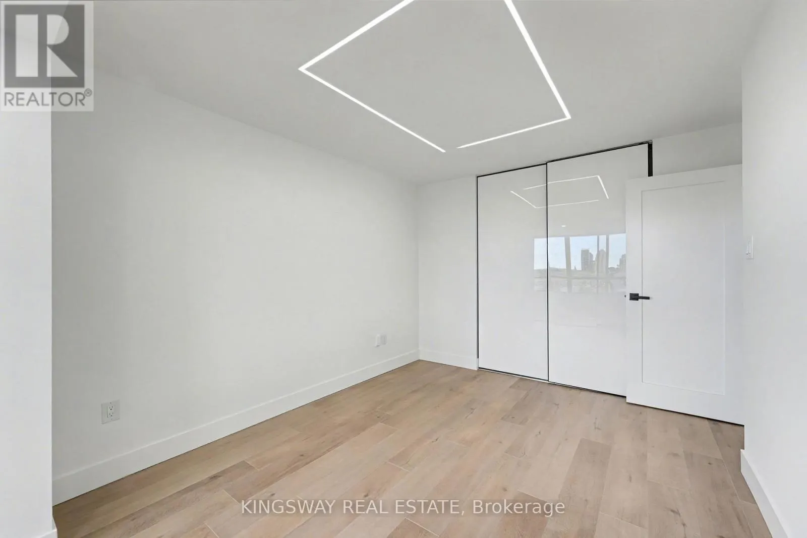 712 - 7420 BATHURST STREET