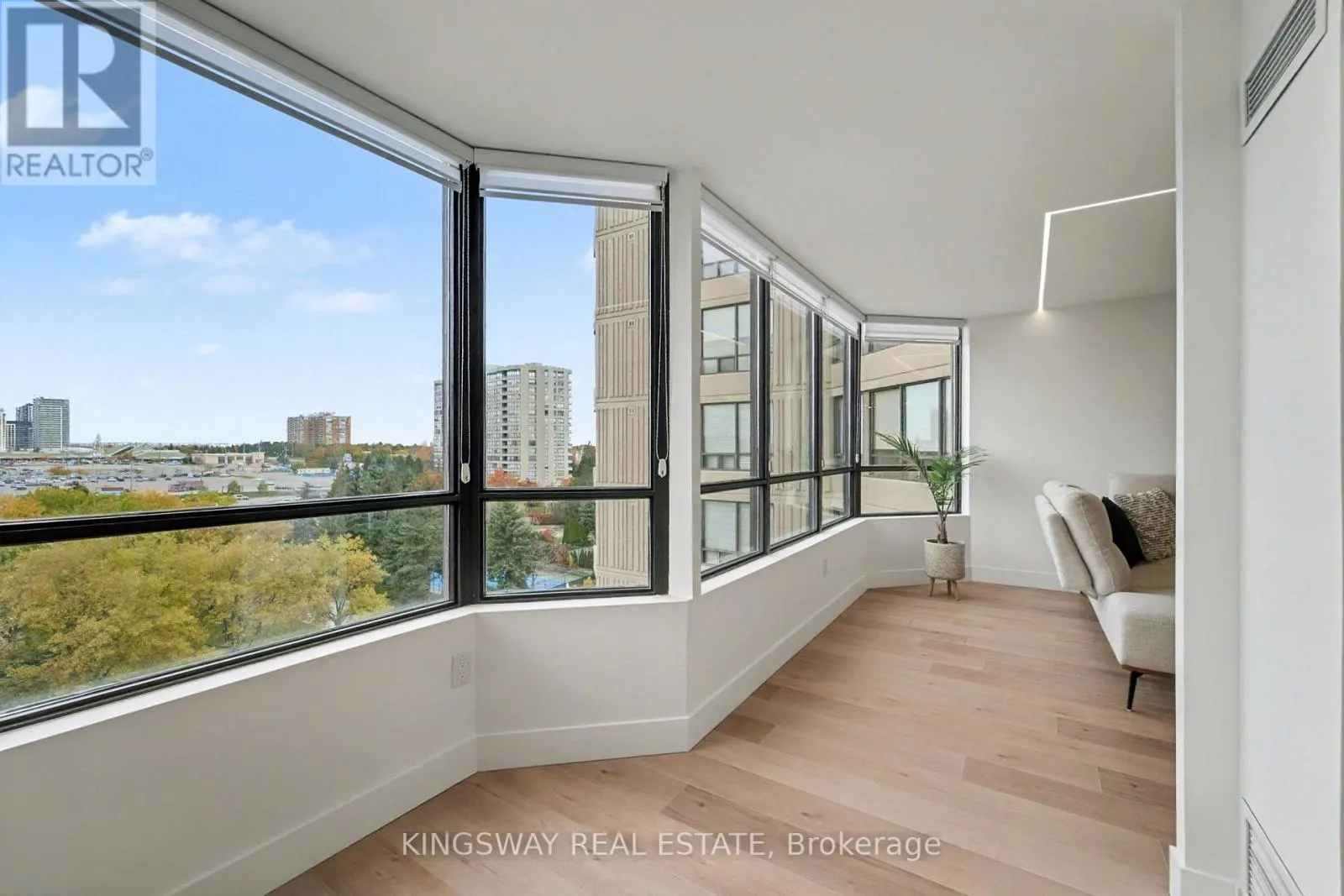 712 - 7420 BATHURST STREET