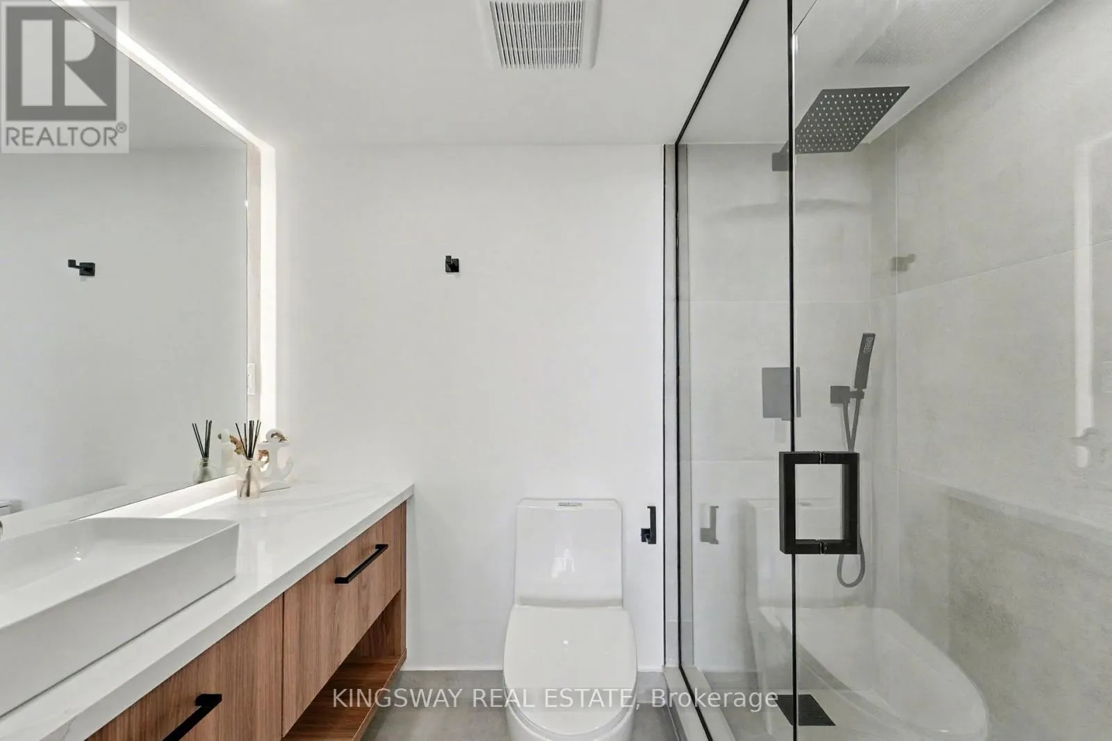 712 - 7420 BATHURST STREET