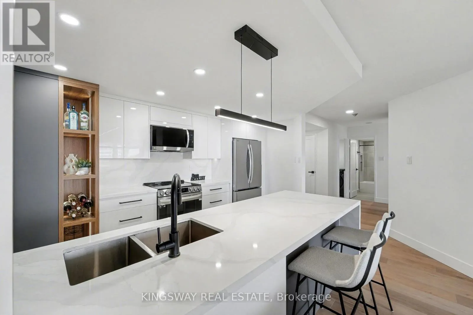 712 - 7420 BATHURST STREET