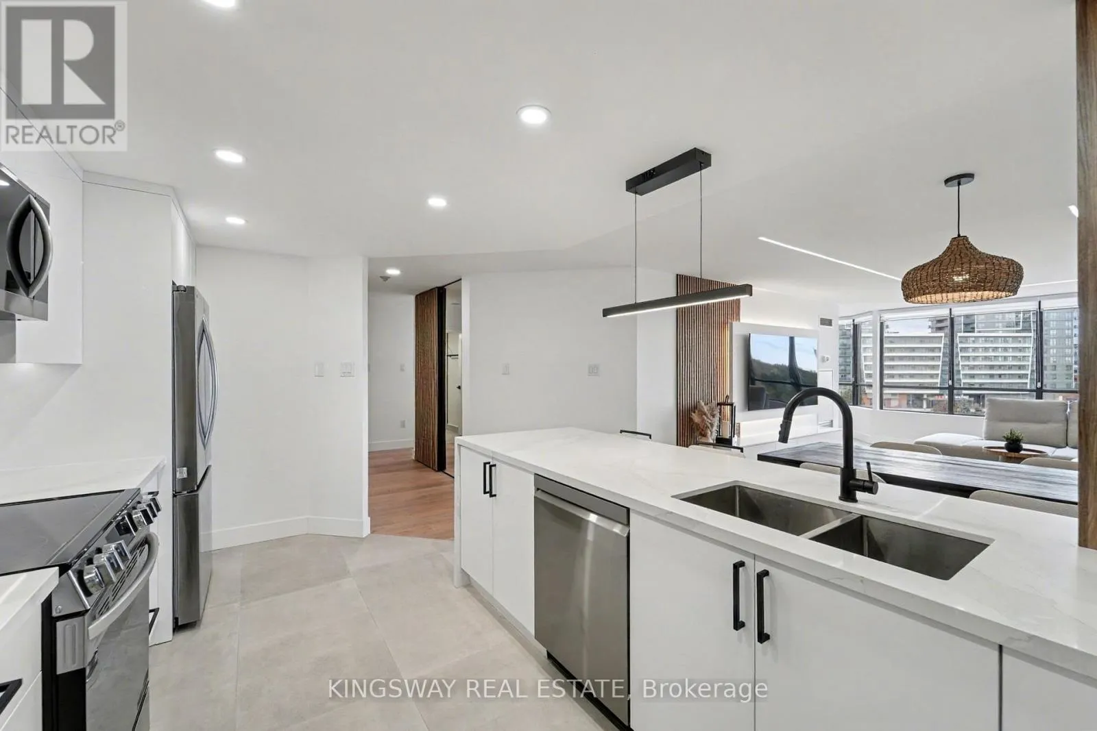 712 - 7420 BATHURST STREET