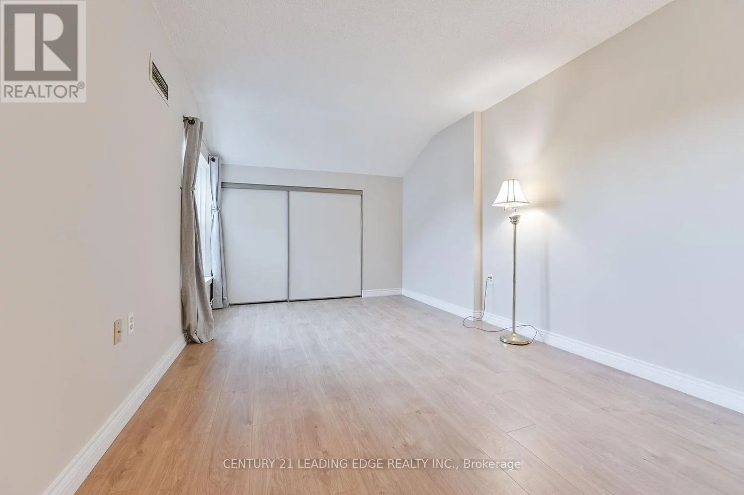 PH2 - 100 ANNA RUSSELL WAY