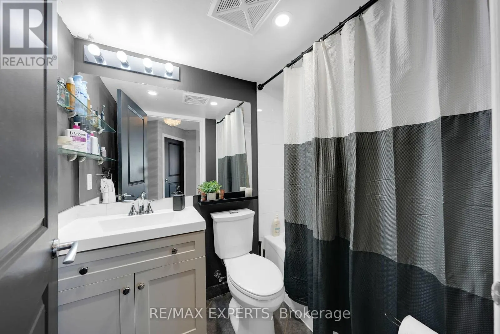 205 - 7730 KIPLING AVENUE