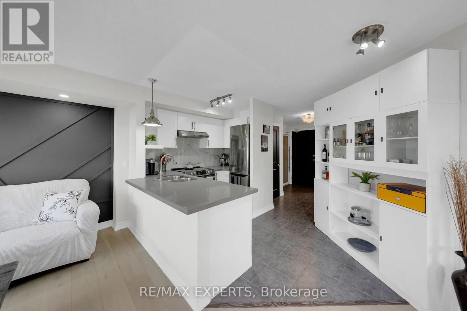 205 - 7730 KIPLING AVENUE