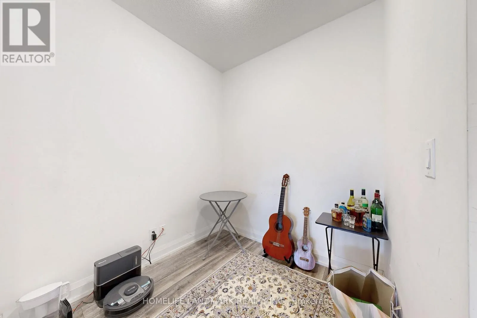 1123 - 7161 YONGE STREET