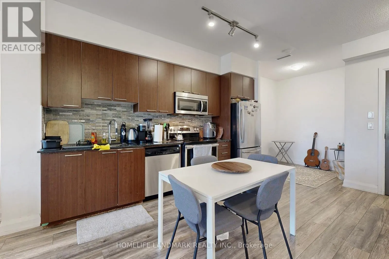 1123 - 7161 YONGE STREET