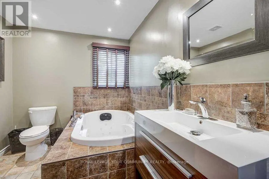 98 YORK HILL BOULEVARD