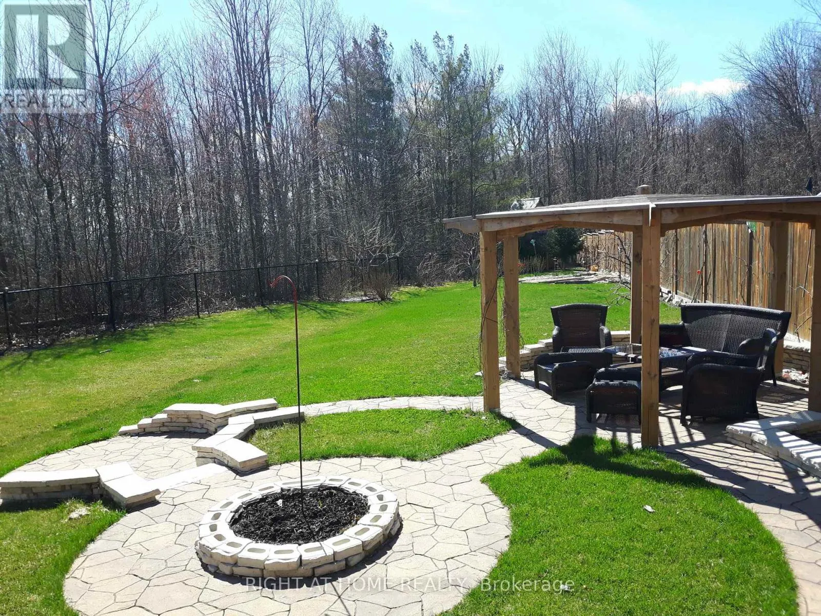 154 PETER RUPERT AVENUE W