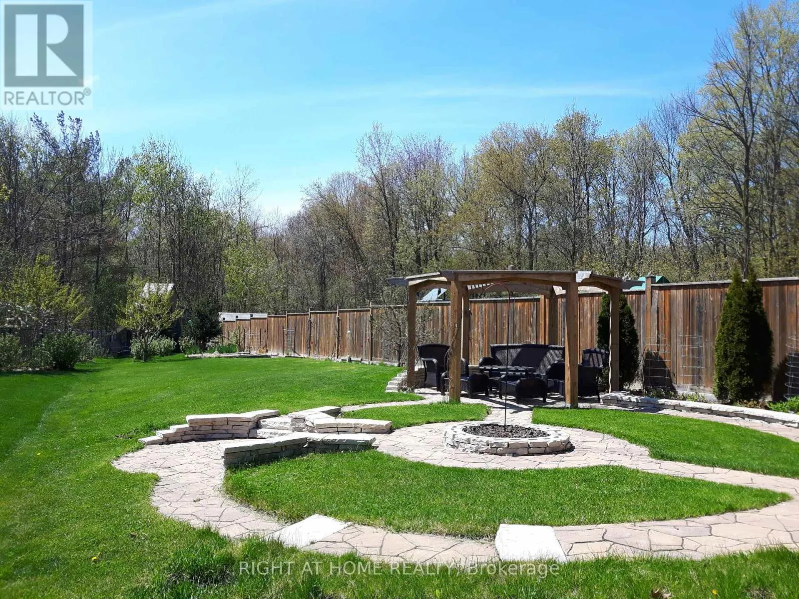 154 PETER RUPERT AVENUE W