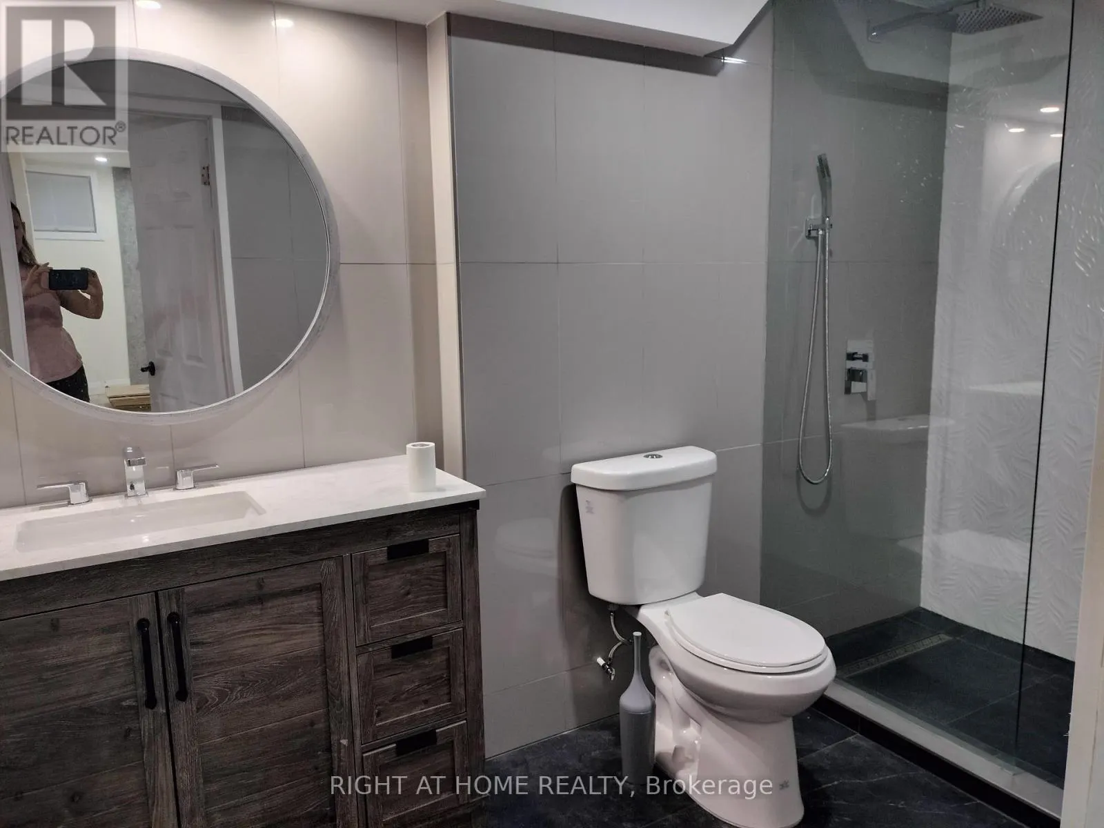 154 PETER RUPERT AVENUE W