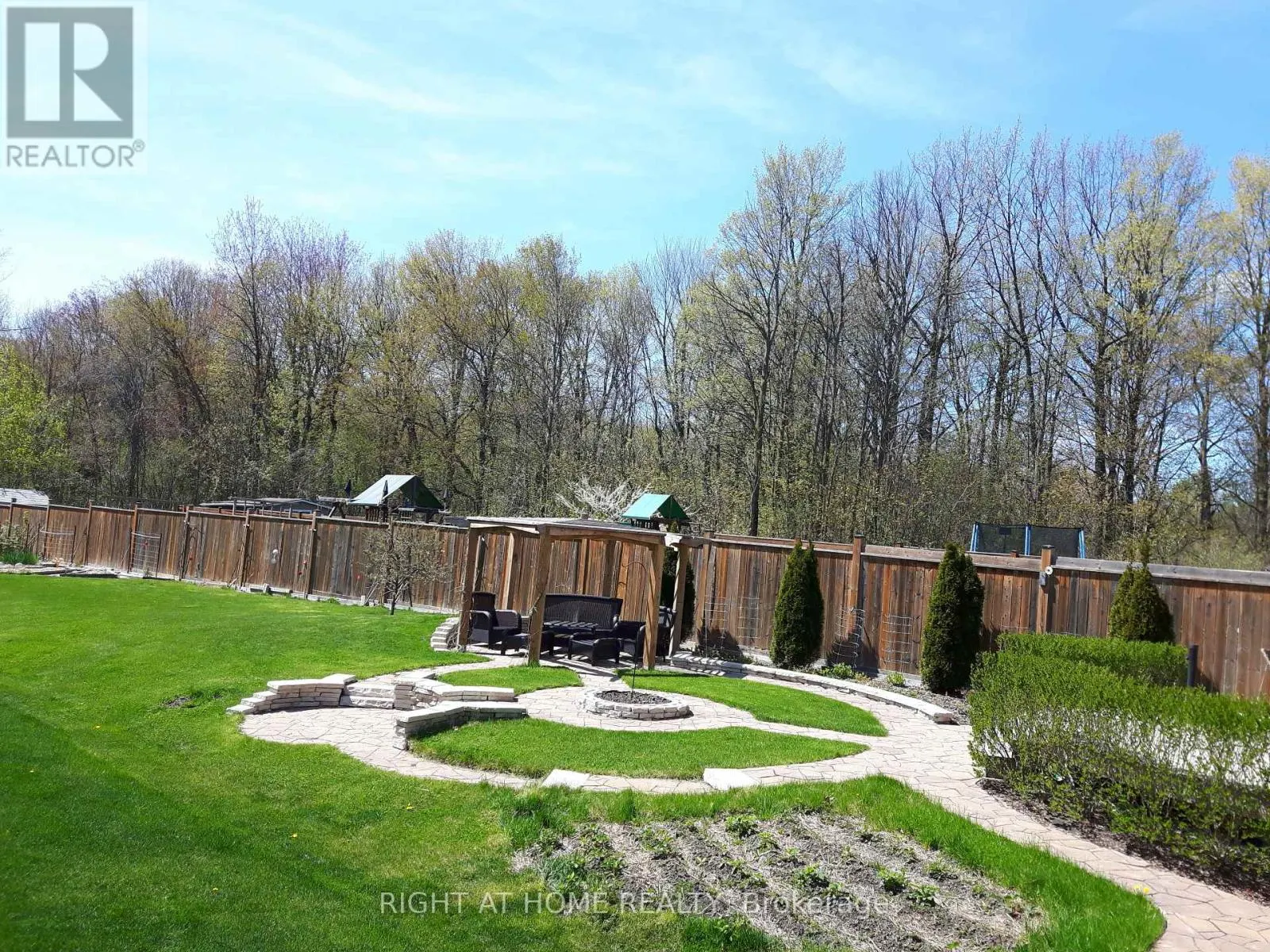 154 PETER RUPERT AVENUE W