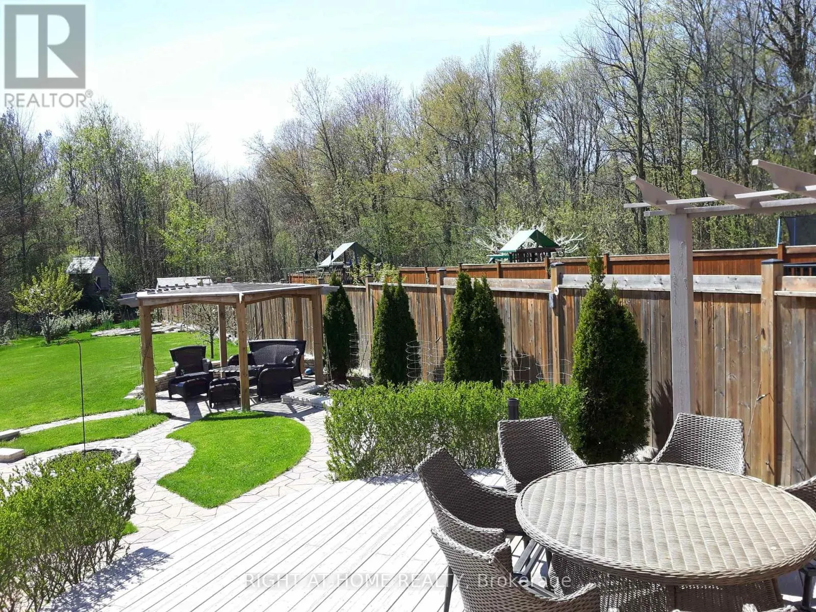 154 PETER RUPERT AVENUE W