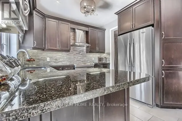 154 PETER RUPERT AVENUE W