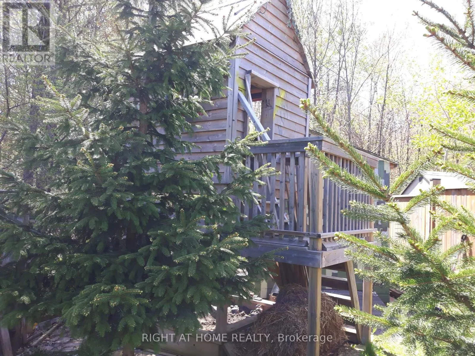 154 PETER RUPERT AVENUE W