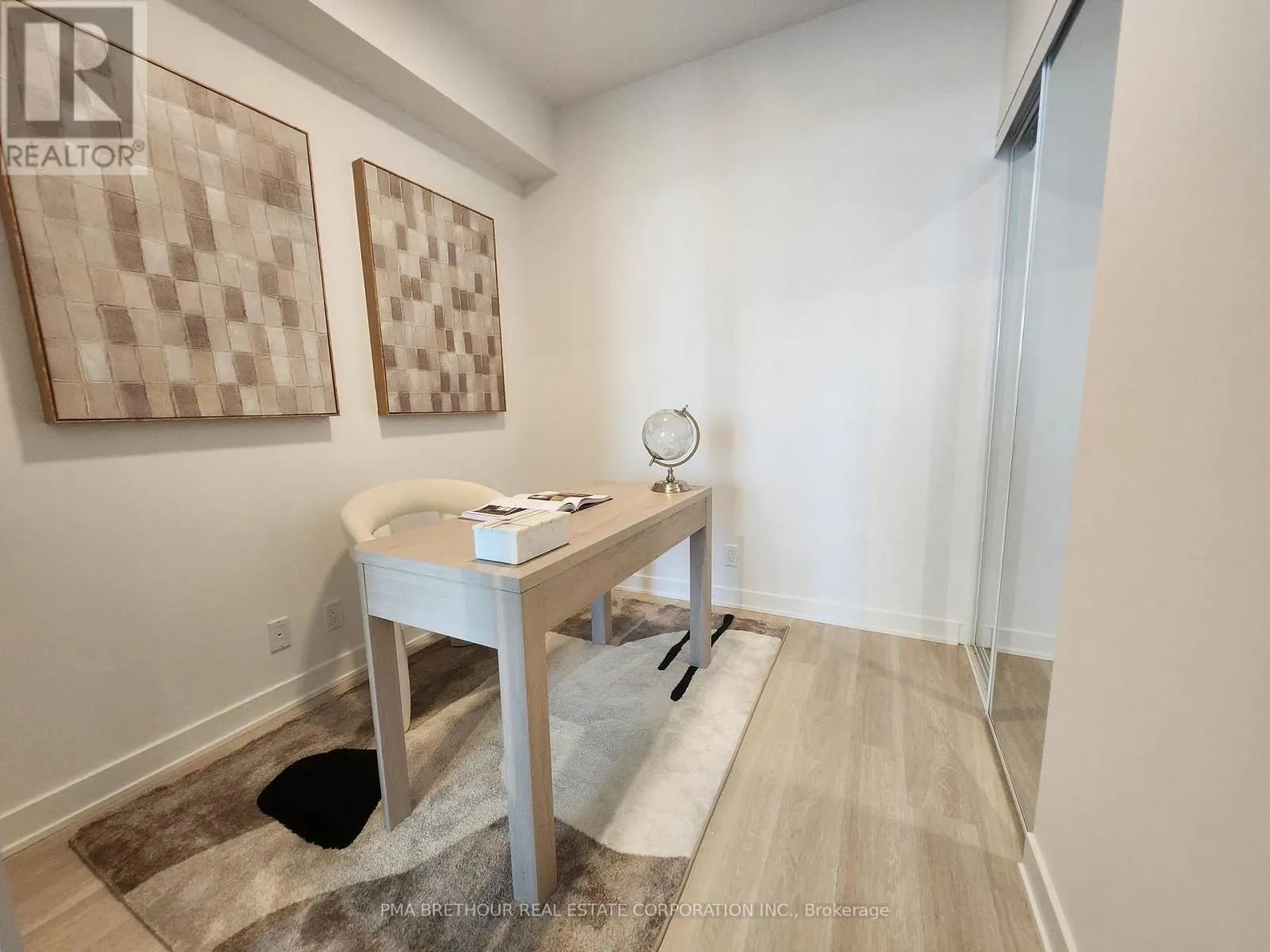 B-2909 - 50 UPPER MALL WAY