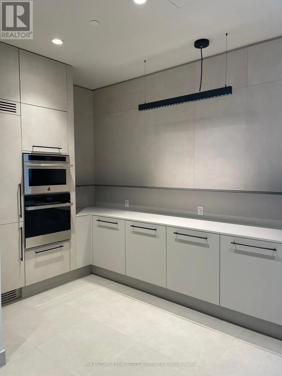 B-2909 - 50 UPPER MALL WAY