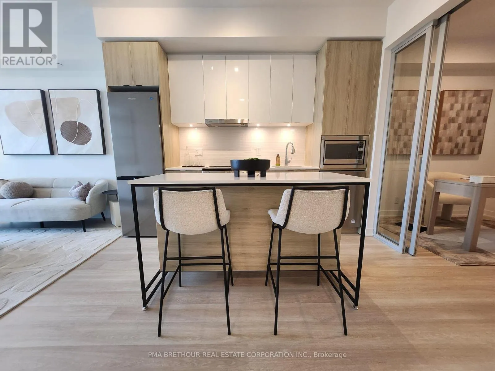 B-2909 - 50 UPPER MALL WAY