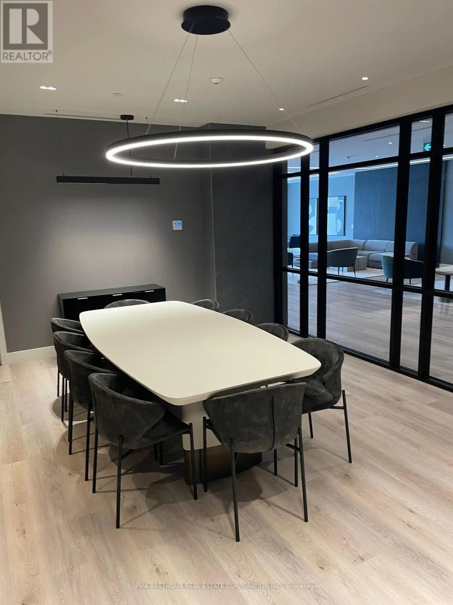 B-2909 - 50 UPPER MALL WAY