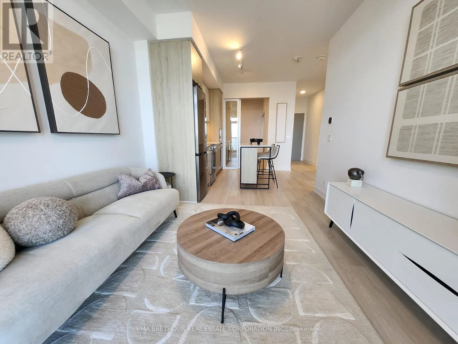 B-2909 - 50 UPPER MALL WAY