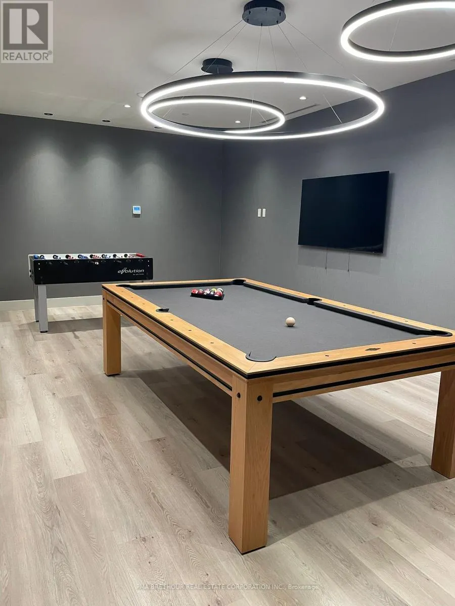 B-2909 - 50 UPPER MALL WAY