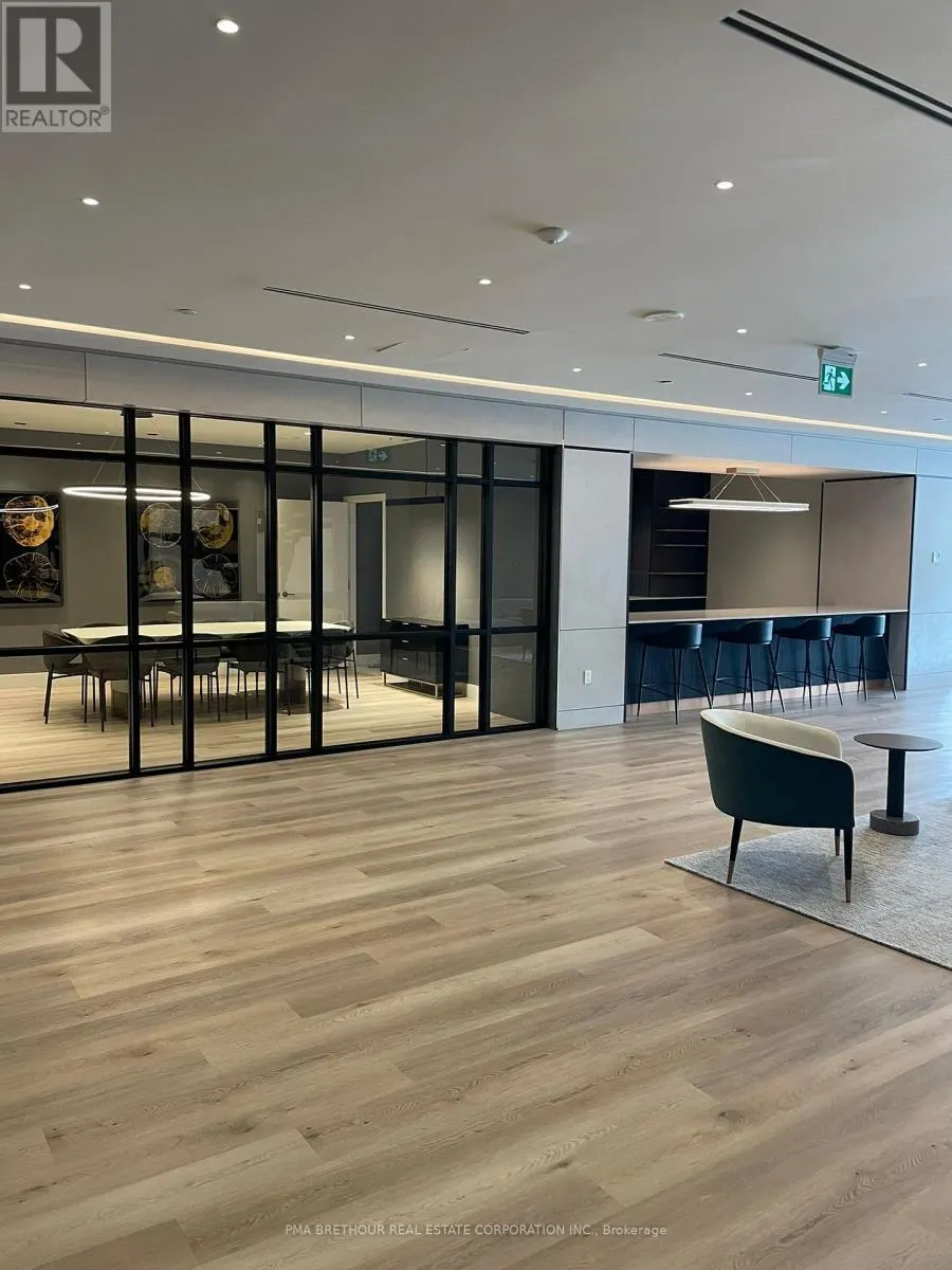 B-2909 - 50 UPPER MALL WAY